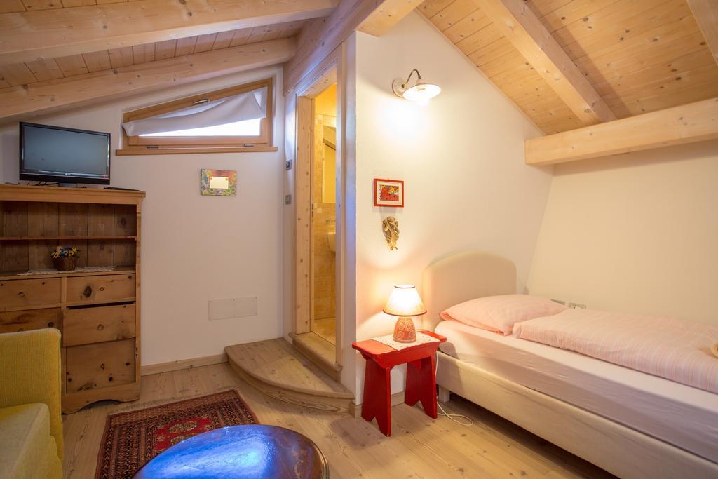 Castelir Suite Hotel Panchia Room photo
